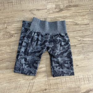 Nvgtn camo seamless